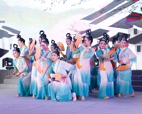 “十度春秋共風(fēng)雨 百年新程再起航”，南康城發(fā)集團十周年慶典晚會精彩回眸